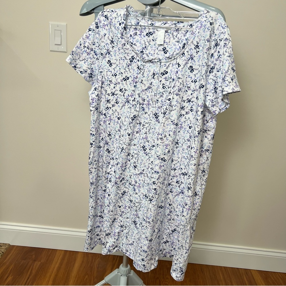 ! Adonna Womens Short Sleeve Scoop Neck Nightgown